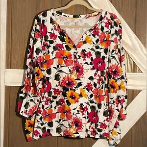 Kim Rogers Floral V-Neck Top W/3 Buttons. P2P 30-34” Length 27” SIZE 3X, NWOT